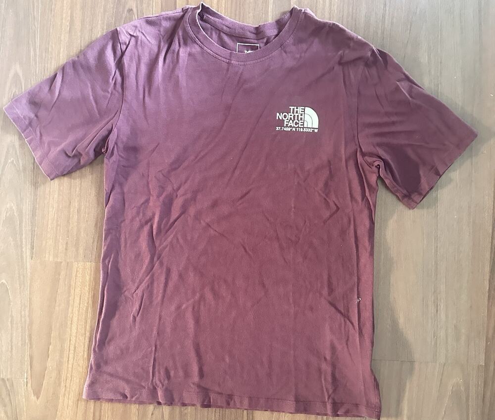 Men's The North Graphic Men's T-Shirt Size M Burgandy Preowned